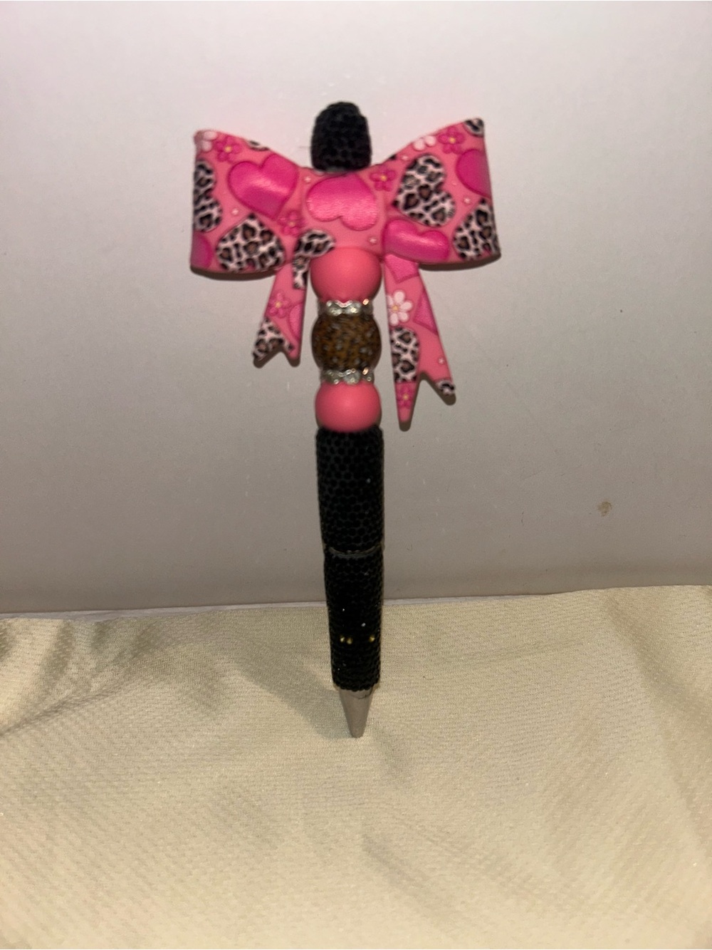Cheetah print bow beaded pen